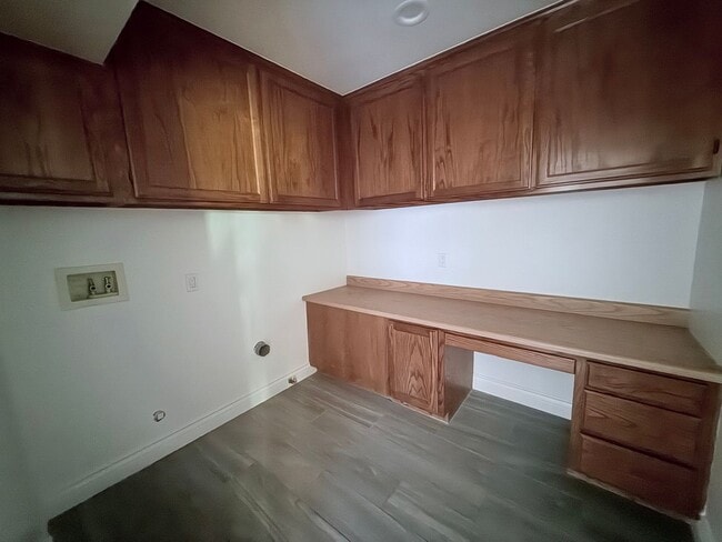 Building Photo - Large 2-story 4 bed, 3 bath on huge lot