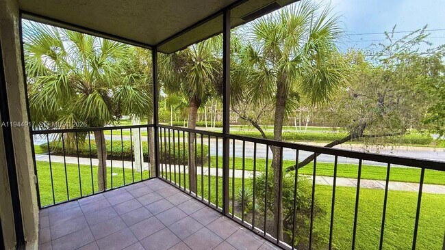 Building Photo - 16168 Laurel Dr