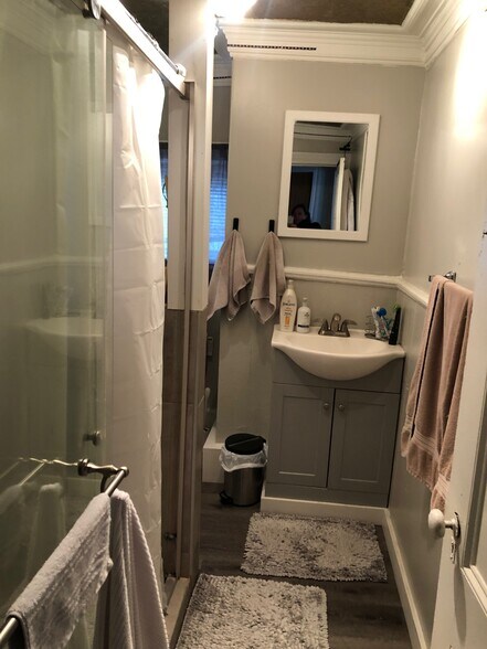 Building Photo - 126 Hudson St