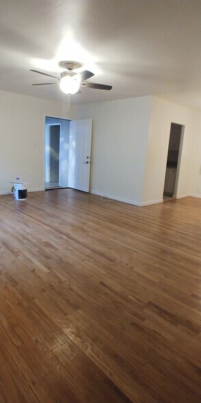 Building Photo - 1714 Grevelia St