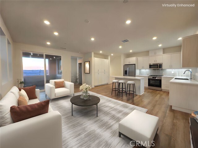 Building Photo - 5961 Huntington Dr