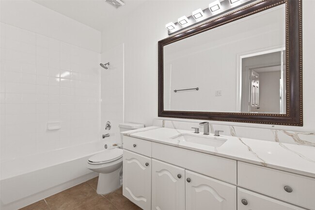 Building Photo - 1015 Longdraw Dr