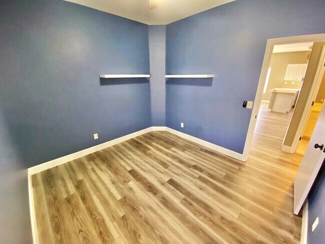 Building Photo - BEAUTIFUL 3 BEDROOM 2 FULL BATHS SINGLE ST...