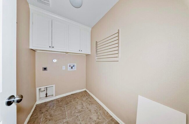 Building Photo - 3306 Benbrook Springs Ln