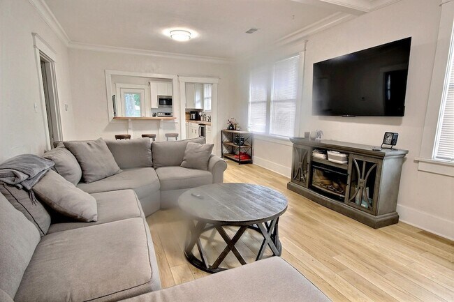 Building Photo - 3579 Carnes Ave