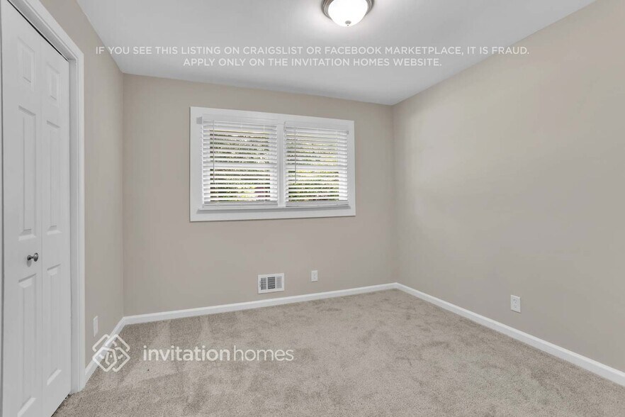 Building Photo - 1633 Carolyn Dr SW