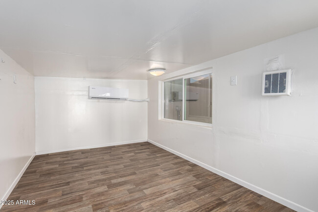 Building Photo - 16640 W Polk St