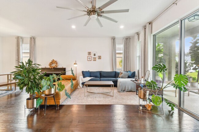 Building Photo - Spacious 4 Bed, 2 Bath Single Family Home ...