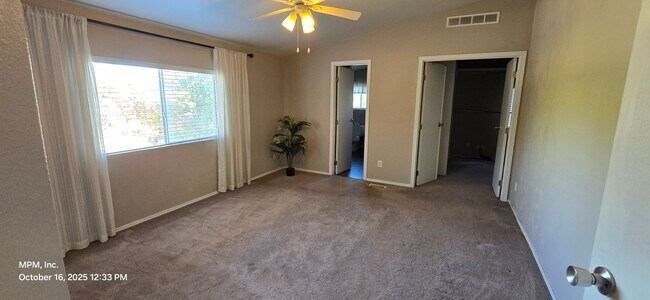 Building Photo - Large 3 bedroom home in the country