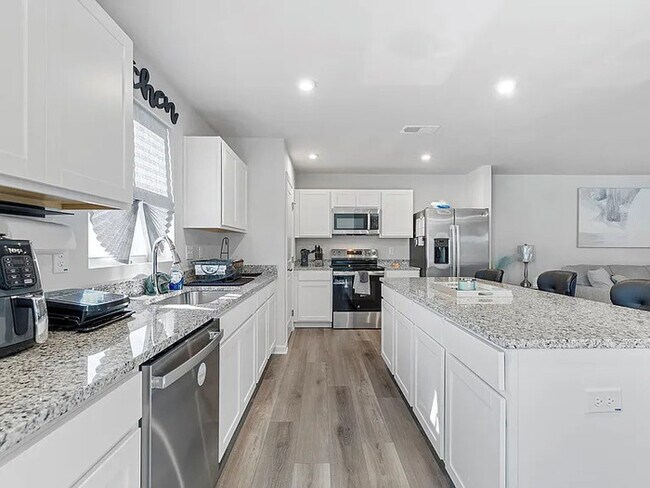 Building Photo - Lease OR Lease to Own