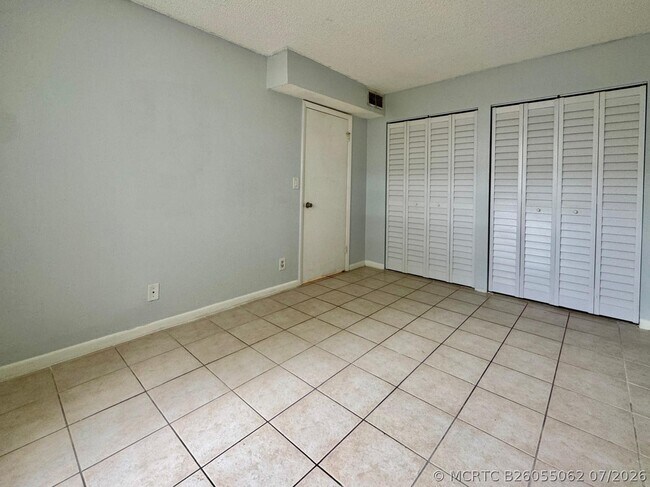 Building Photo - 334 SW 86th Ave