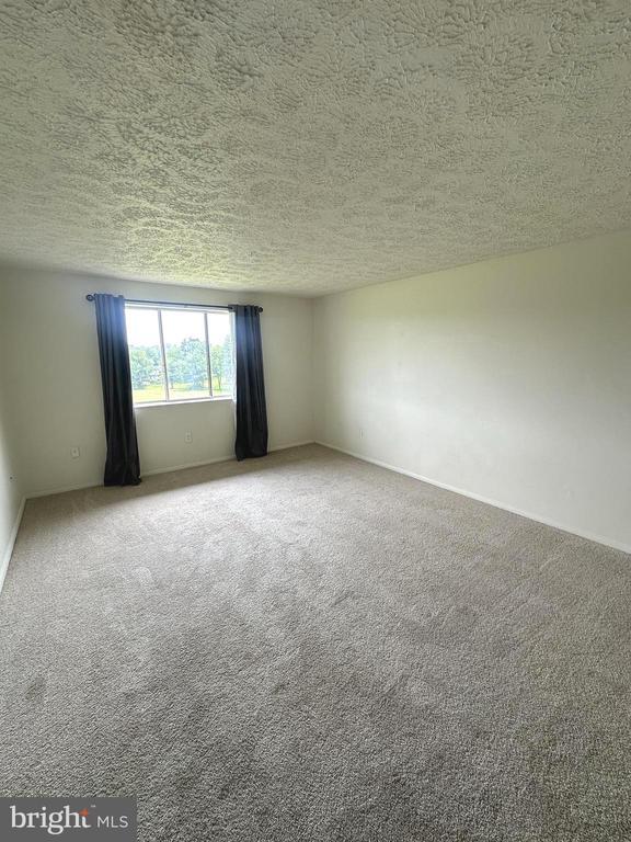 Building Photo - 995L Heather Ridge Dr