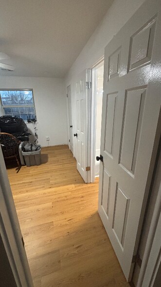 Building Photo - 8705 Lakeaire Dr