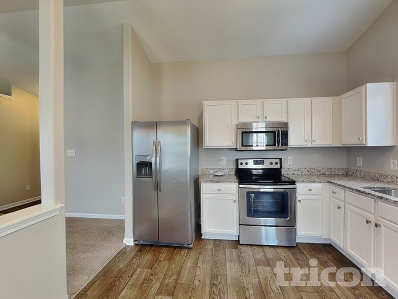 Building Photo - 4991 Astonshire Ln