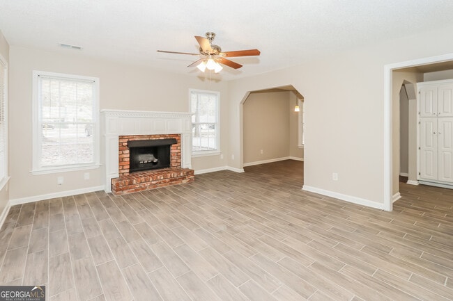 Building Photo - 170 Woodcrest Dr