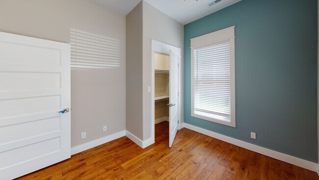 Building Photo - 1614 Forest Ave