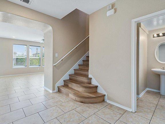 Building Photo - 904 Lonesome Lilly Way