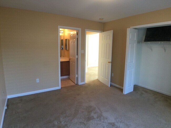 Building Photo - Christiansburg, 3 BR / 2 BA, August 14th