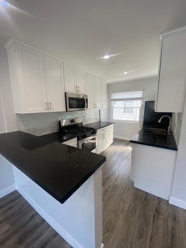 Building Photo - 241 Bonito Ave