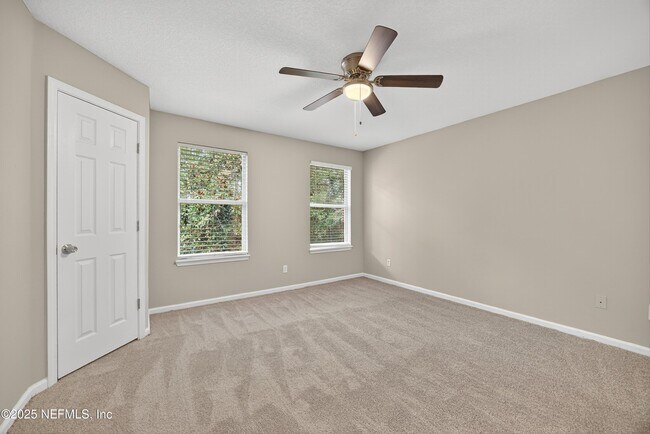 Building Photo - 655 Scrub Jay Dr