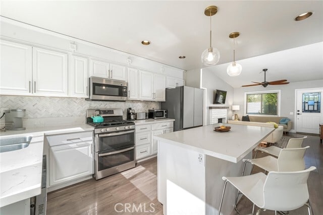 Building Photo - 23201 Vía Mirlo