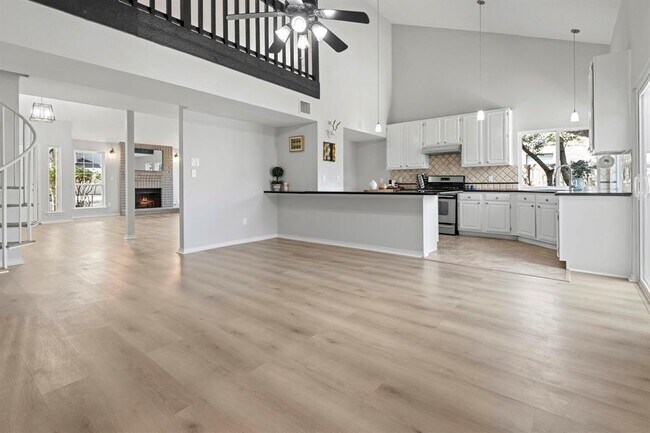 Building Photo - 3323 Peachwood Ln