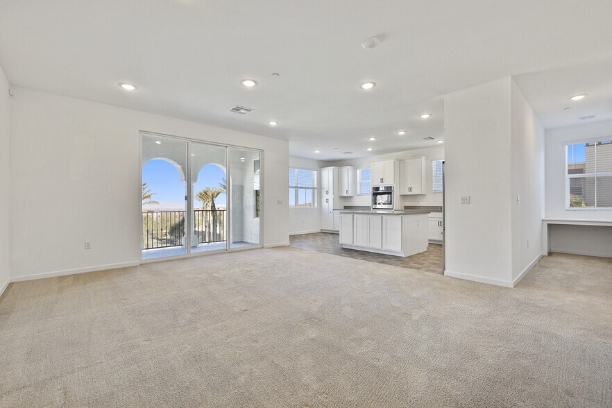 Building Photo - 2555 Hampton Rd