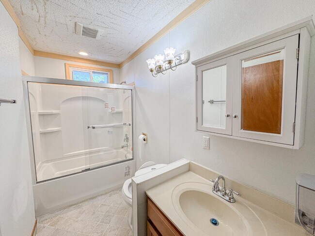 Building Photo - 1104 Adriatic Ave