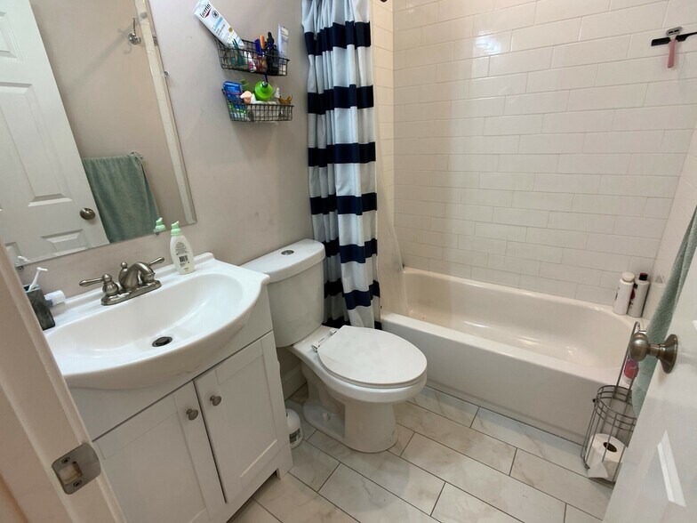 Building Photo - 14 Flint St