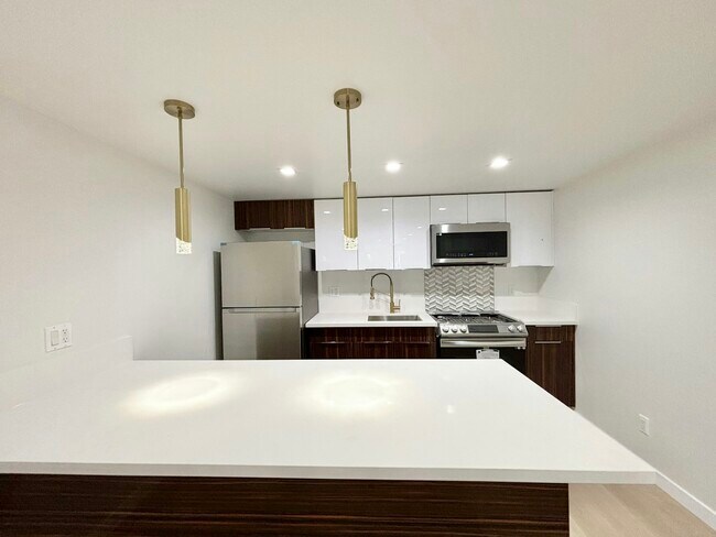 Building Photo - 410 Lucas Ave