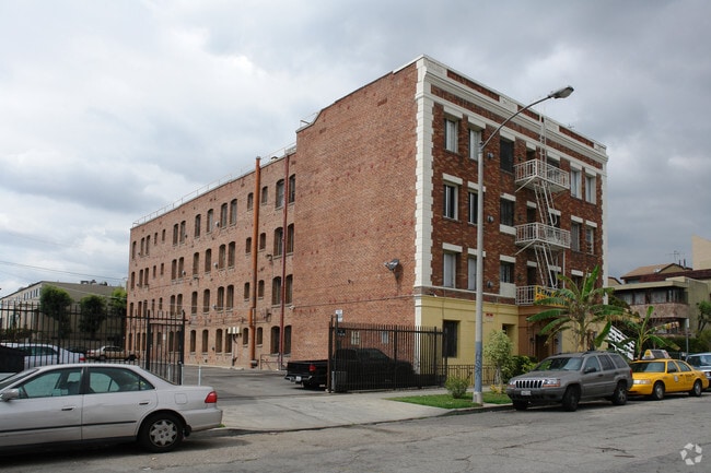 Building Photo - Natural Light Studio in Koreatown - Utilit...