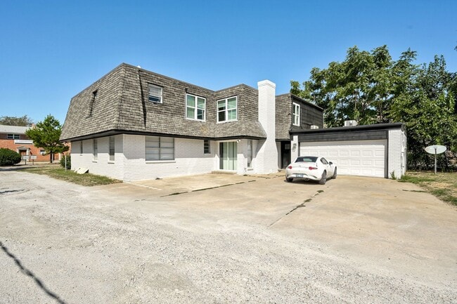 Building Photo - RECENTLY REMODELED!! 1 Bed 1 Bath 1 Mile West of OU Campus