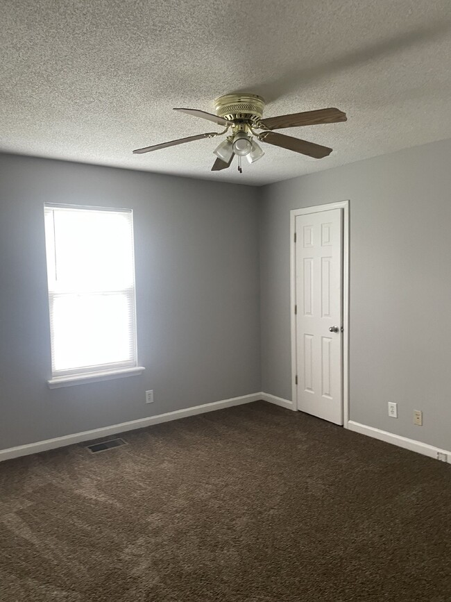 Building Photo - 204 B  Arkansas Ave Oak Grove KY 42262