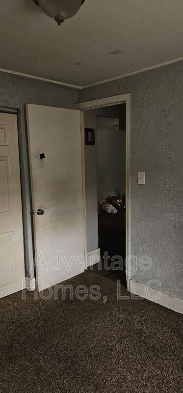 Building Photo - 1015 N Scott Ave