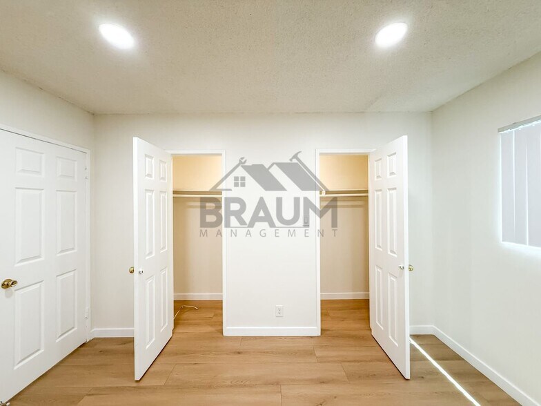 Building Photo - 5433 Sepulveda Blvd