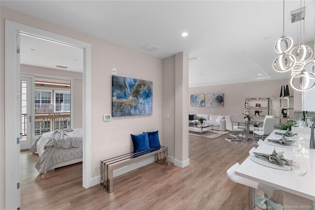 Building Photo - 41 SW Seminole St