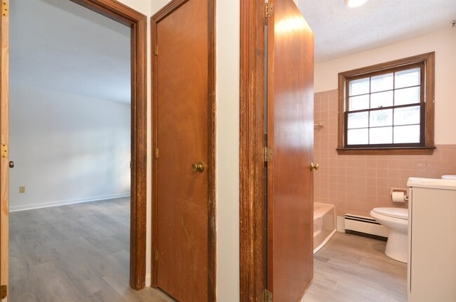 Building Photo - 3 Holly Ln