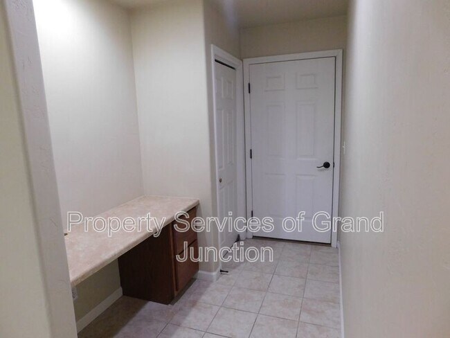 Building Photo - 1105 Alexander Ct