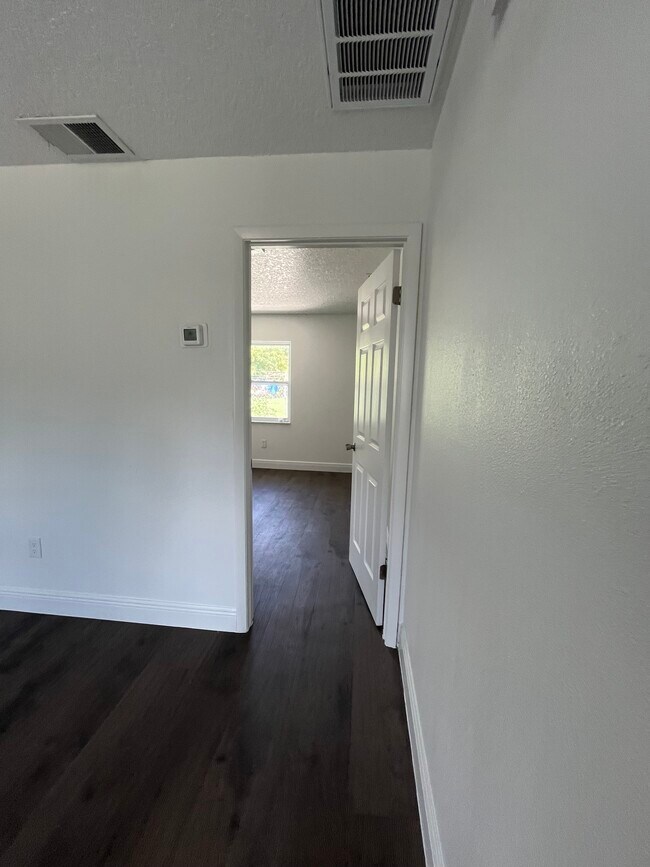 Building Photo - 2621 Kelly Ln