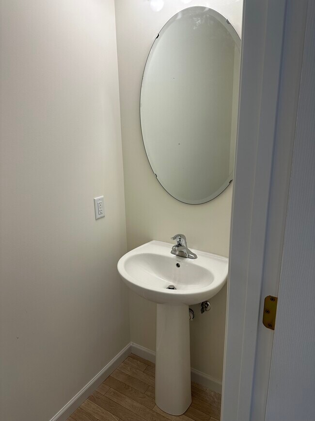 Building Photo - 706 Courtshire Crossing