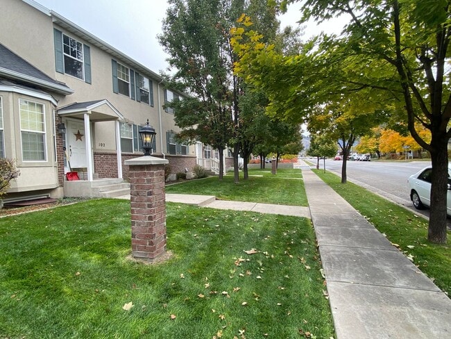 Building Photo - Half Price 1st Month! Beautiful 4 Bedroom 3.5 Bathroom Town Home In Logan