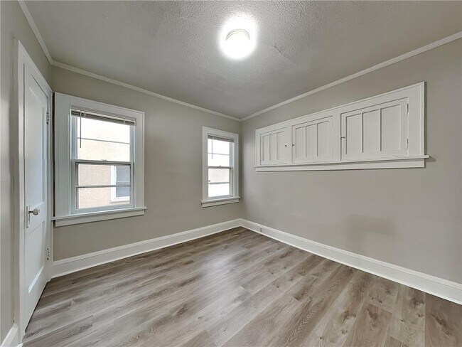 Building Photo - 3223 N Aldrich Ave