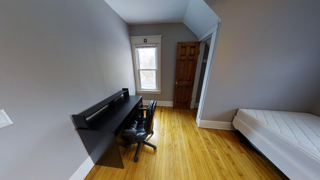 Building Photo - 918 E Colvin St