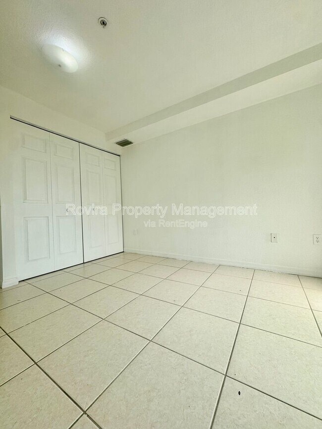 Building Photo - 498 SW 6th St