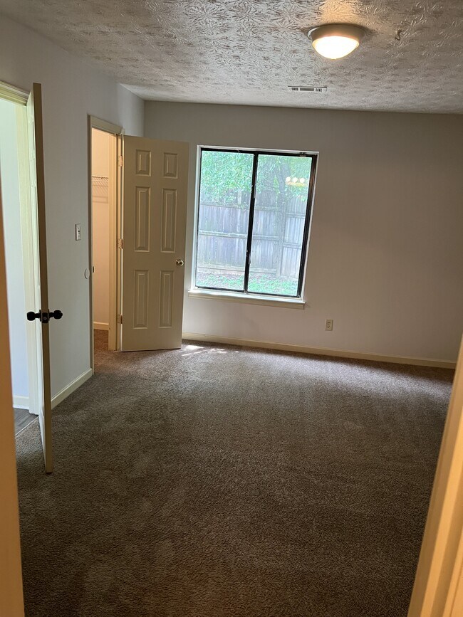 Building Photo - 5928 Trent Jones Way