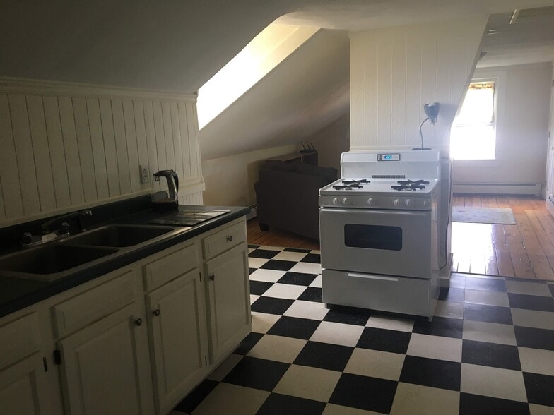 Kitchen view 2 - 46 Barton St