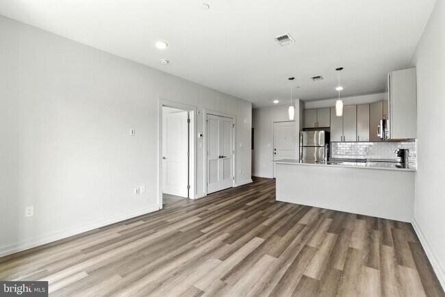 Building Photo - 2110 E Norris St