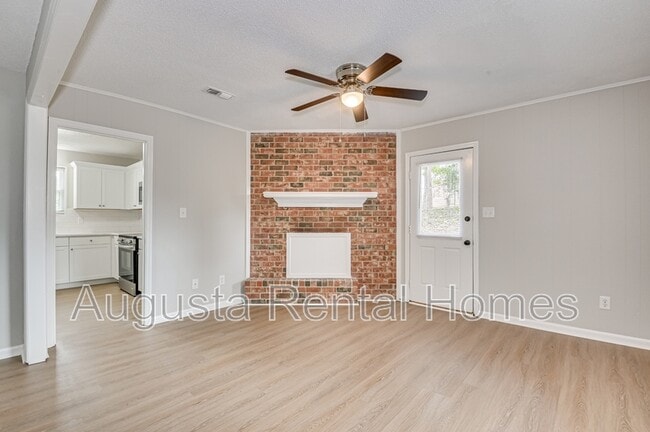 Building Photo - 208 Foxdale Dr