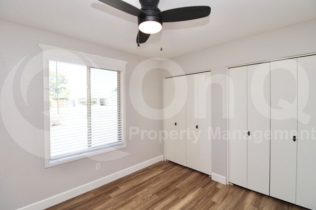 Building Photo - 946 N Ricardo Cir