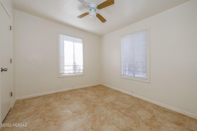Building Photo - 2631 N Fontana Ave